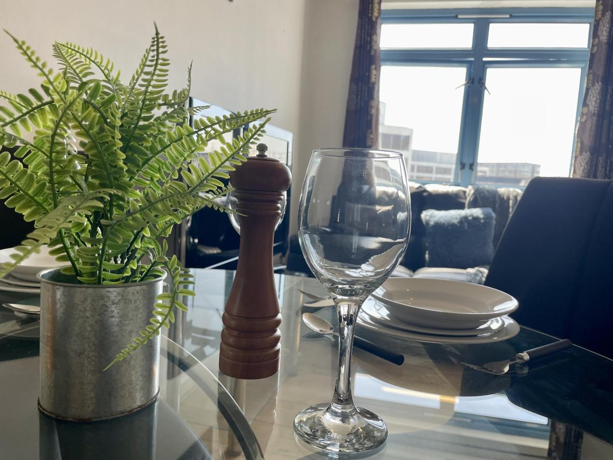 Hk Life Serviced Apartment , City Centre Swindon Eksteriør billede
