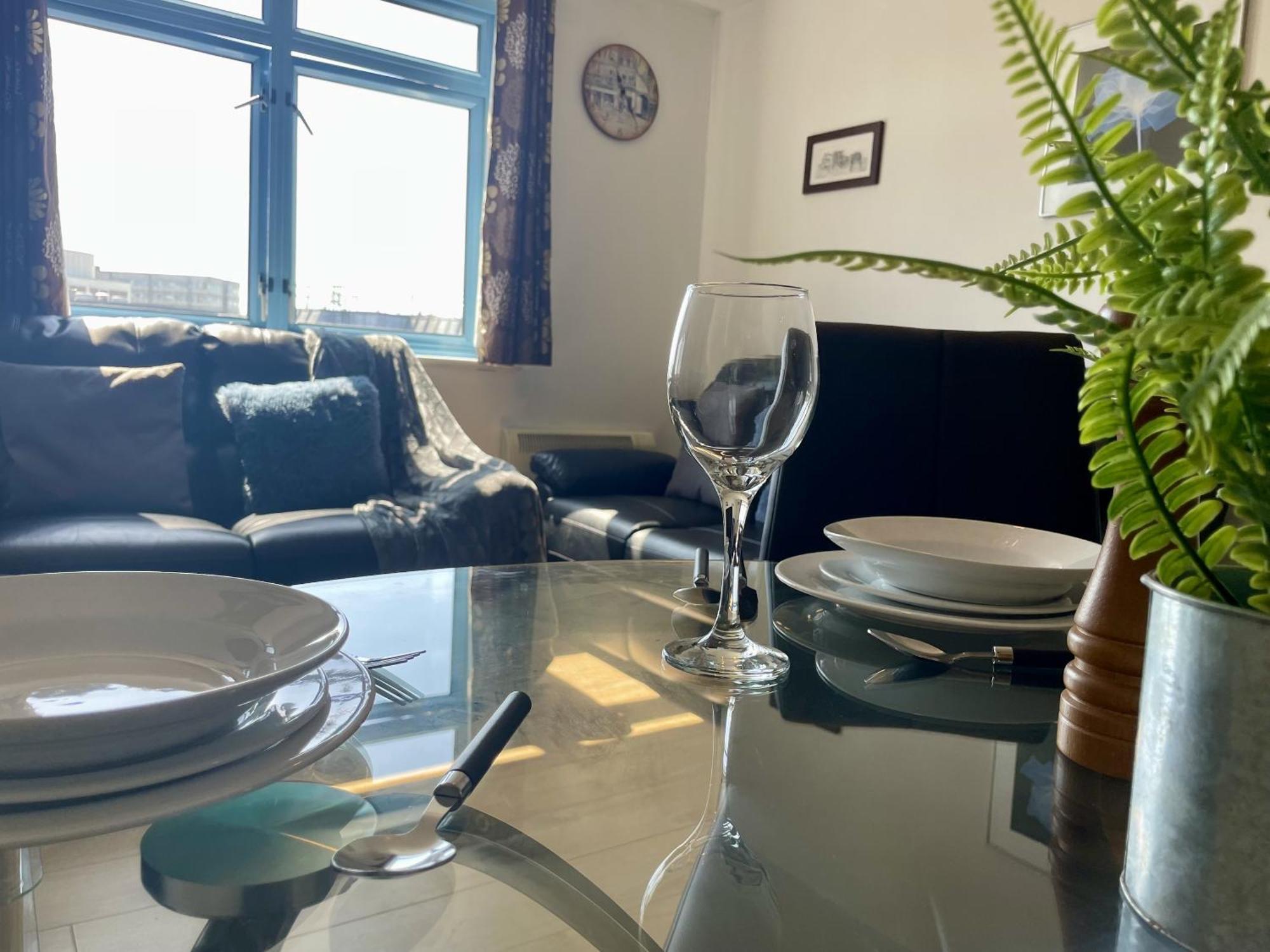 Hk Life Serviced Apartment , City Centre Swindon Eksteriør billede